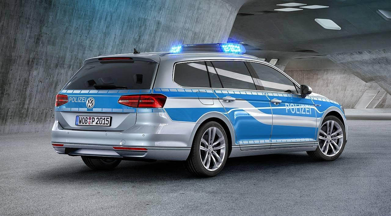 2015-volkswagen-passat-gte-plug-in-hybrid-german-police-02.jpg